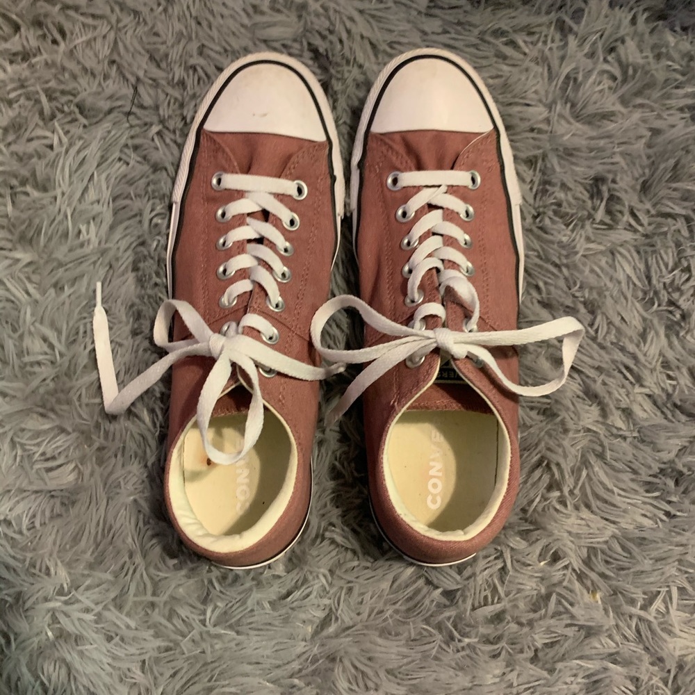 light pink converse